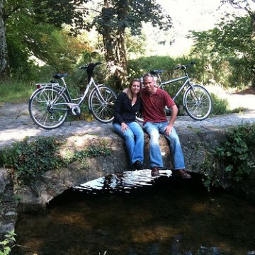 couple on bridge kilkenny